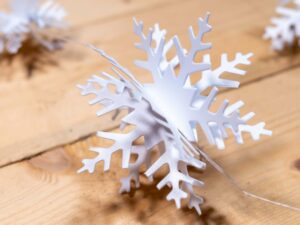 Girlande Schneeflocken 3D - Weiß Glitzer detail- decomazing.com